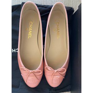 CHANEL Cap Toe CC Ballerina Flats